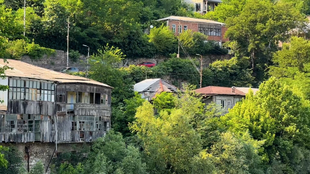 რამდენმა წყალმა ჩაიარა რიონისპირა სახლებთან რამდენმა წყალმა ჩაიარა რიონისპირა სახლებთან