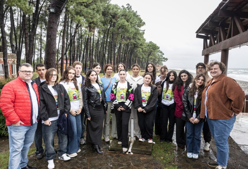 ციფრული ელჩები ხობსა და ფოთში: ახალგაზრდები მოქალაქეებს ონლაინ სერვისებს ასწავლიან